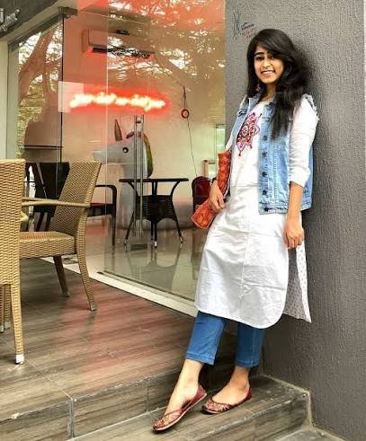 Woman wearing kurta with jeans for women in stylish Indian fusion outfit