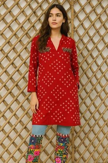 Woman wearing kurta with jeans for women in stylish Indian fusion outfit