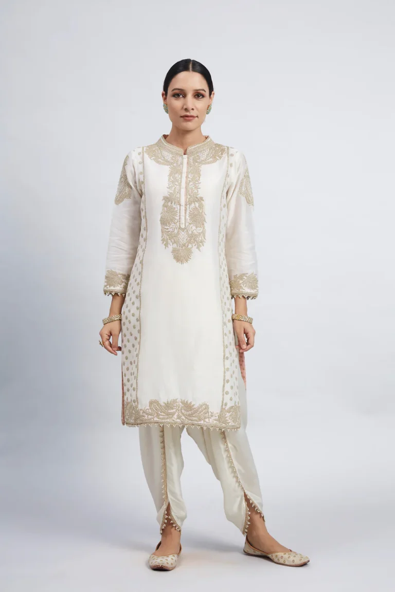 monochromatic-Indian outfits