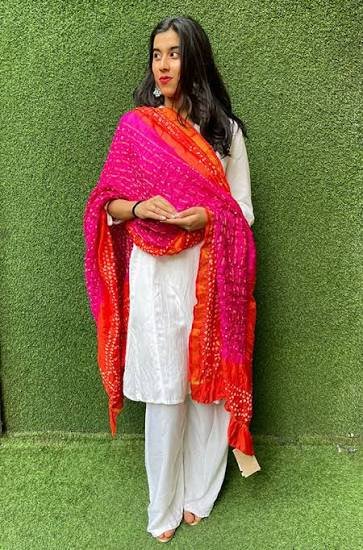 Bandhani dupatta styling