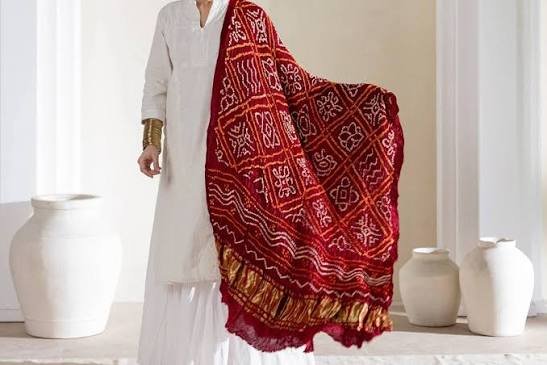 Bandhani dupatta styling